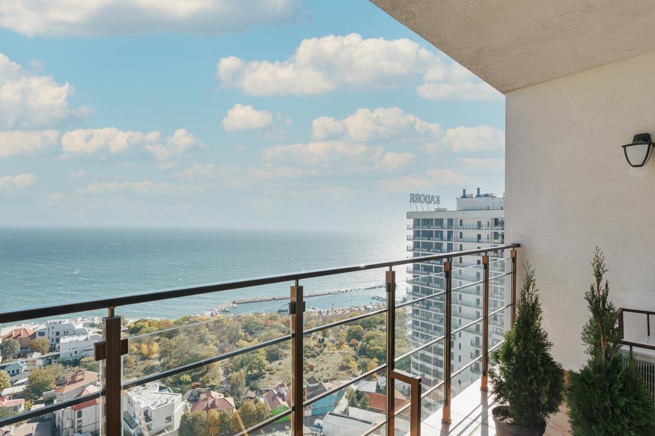 Sea & Sky Apartments Odessa Exteriör bild