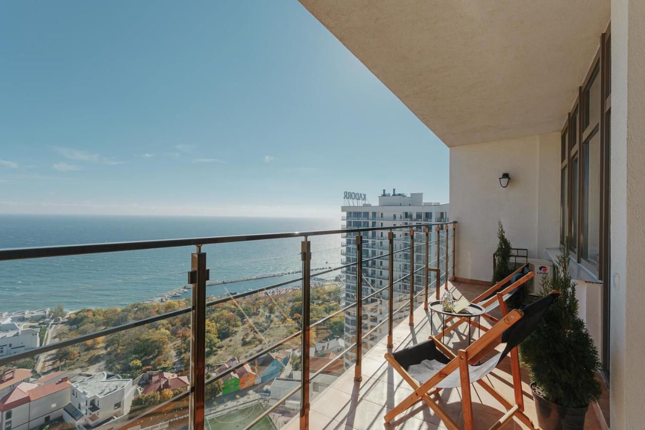 Sea & Sky Apartments Odessa Exteriör bild