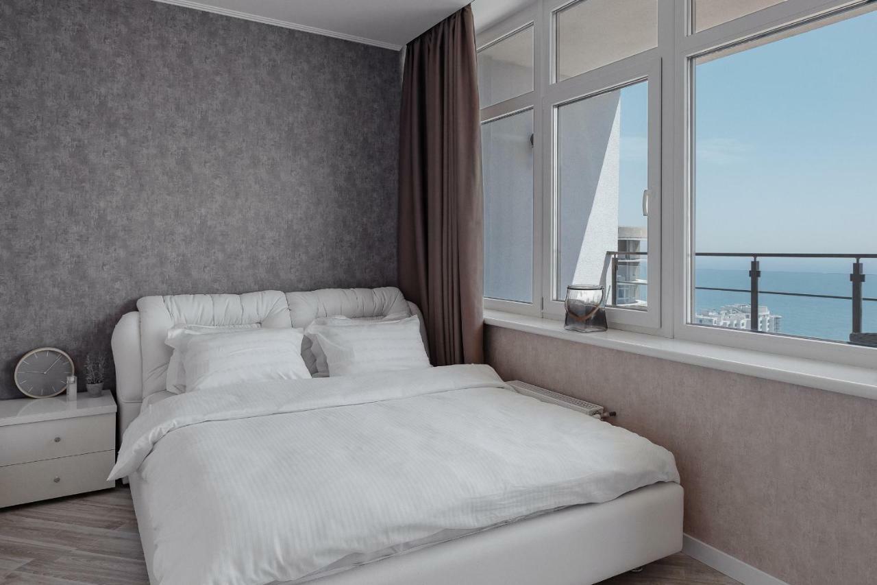 Sea & Sky Apartments Odessa Exteriör bild